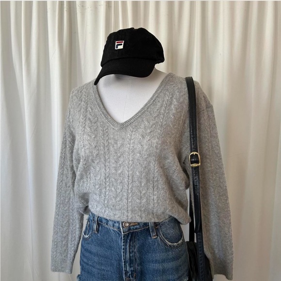 Grey J. Crew Cashmere Cable knit V-neck sweater XS - Picture 4 of 8